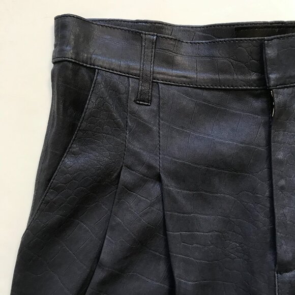 SPRWMN Deep Pleat Trouser Leather Shorts Womens Small Navy Blue High Rise Cuffed - Picture 3 of 11